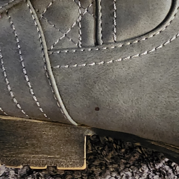 Women's sz 6 Grey faux leather w/ grey sweater accent boot - Picture 7 of 9